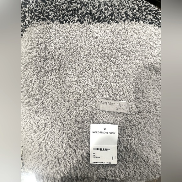 Barefoot Dreams Bedding Nwt Barefoot Dreams Cozychic Throw Dove